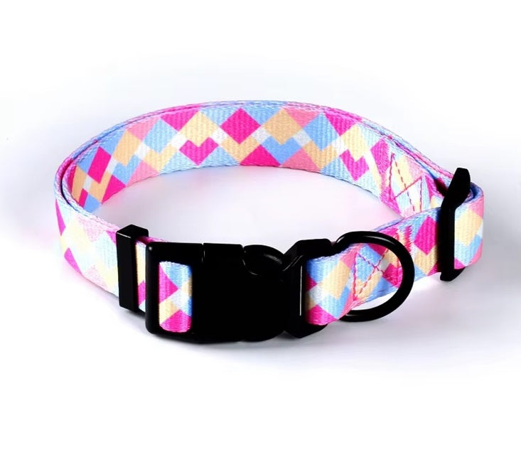 Collar rosado estampado